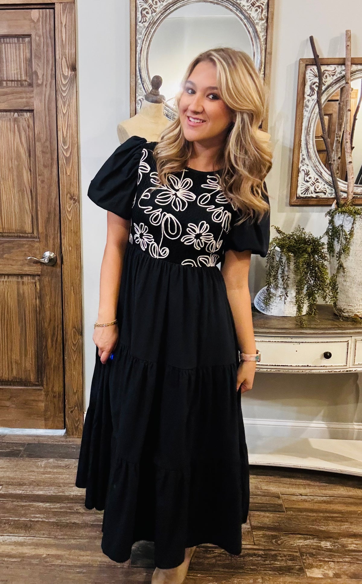 SU25 IF Embroidered Puff Sleeve Dress