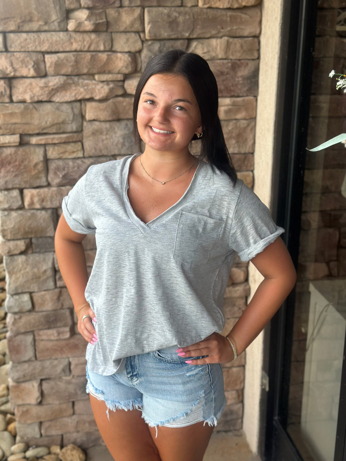SU25 Aemi+Co Gray V-Neck Top