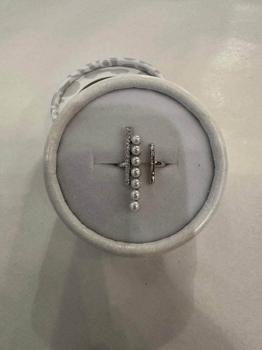 SU25 Erimish Pearl Bar Silver Ring